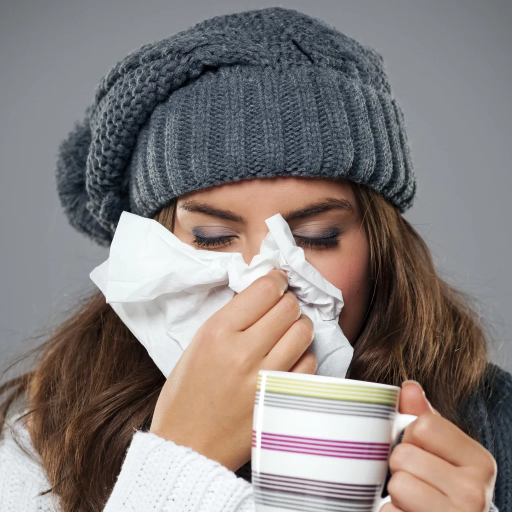 الفرق بين حساسية الأنف ونزلة البرد أو الانفلونزا
